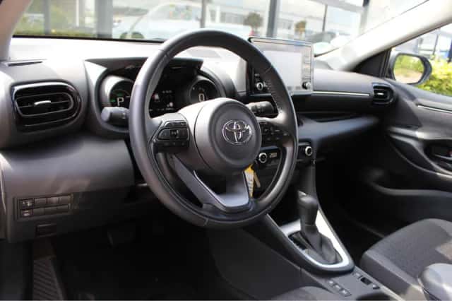 Toyota Yaris (2023) thumbnail 2