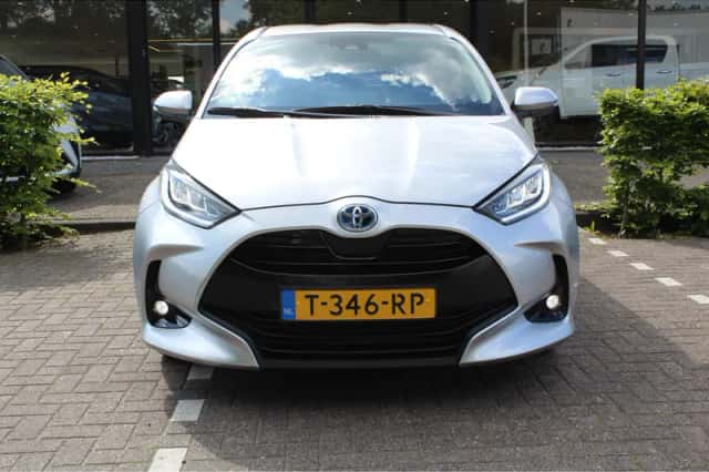 Toyota Yaris (2023) thumbnail 3