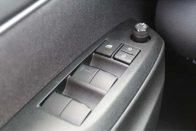 Toyota Yaris (2023) thumbnail 24