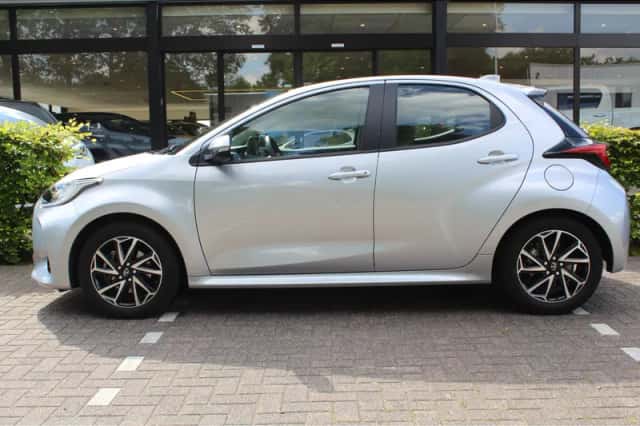 Toyota Yaris (2023) thumbnail 5