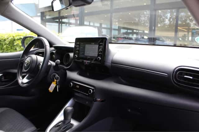 Toyota Yaris (2023) thumbnail 6