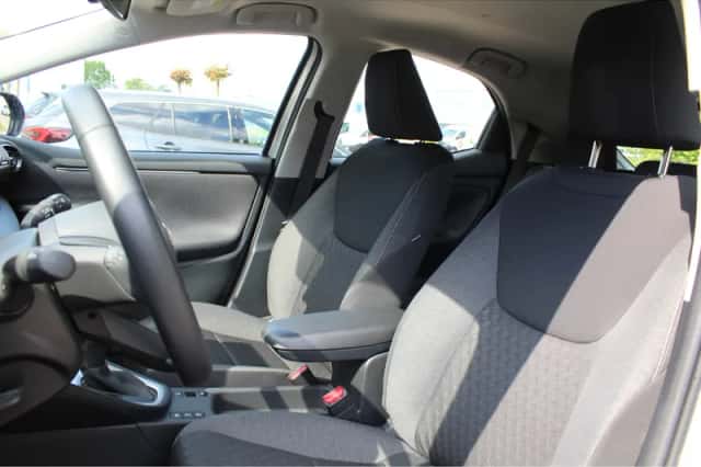 Toyota Yaris (2023) thumbnail 8