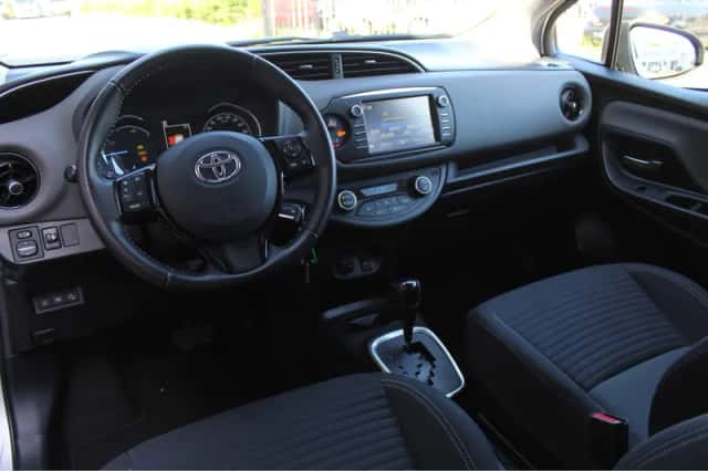 Toyota Yaris (2019) thumbnail 2