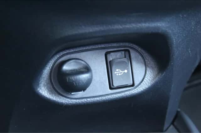 Toyota Yaris (2019) thumbnail 16