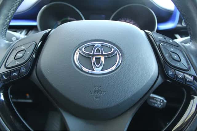 Toyota C-HR (2017) thumbnail 19