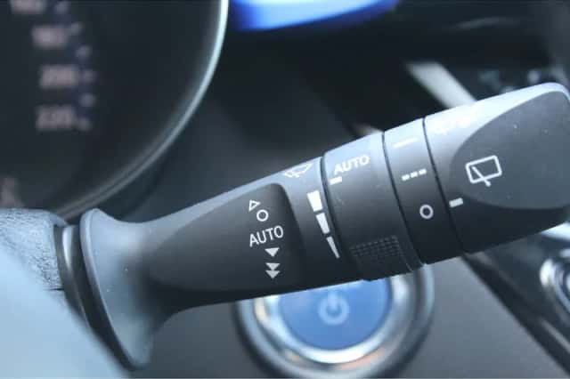 Toyota C-HR (2017) thumbnail 28