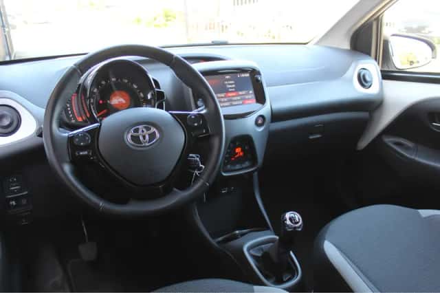 Toyota Aygo (2021) thumbnail 2