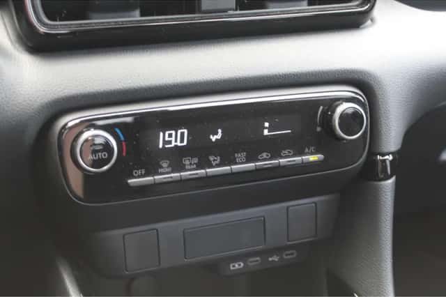 Toyota Yaris (2024) thumbnail 3