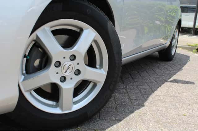 Toyota Yaris (2012) thumbnail 13