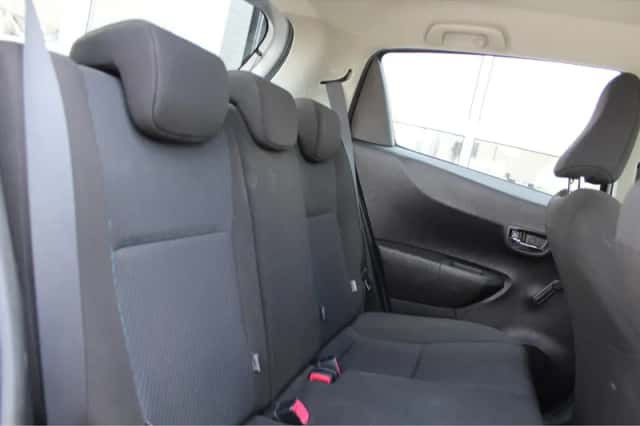 Toyota Yaris (2012) thumbnail 16