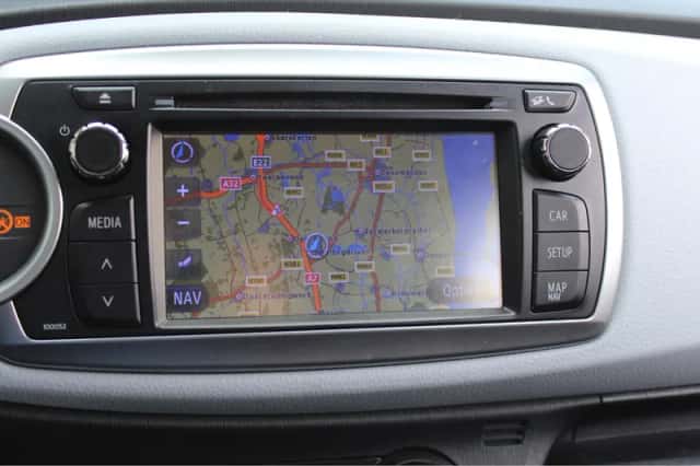 Toyota Yaris (2012) thumbnail 17