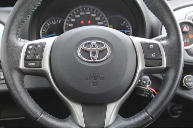 Toyota Yaris (2012) thumbnail 18