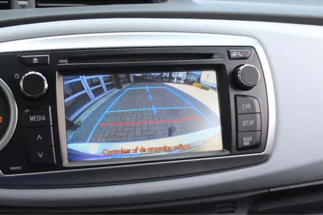 Toyota Yaris (2012) thumbnail 19