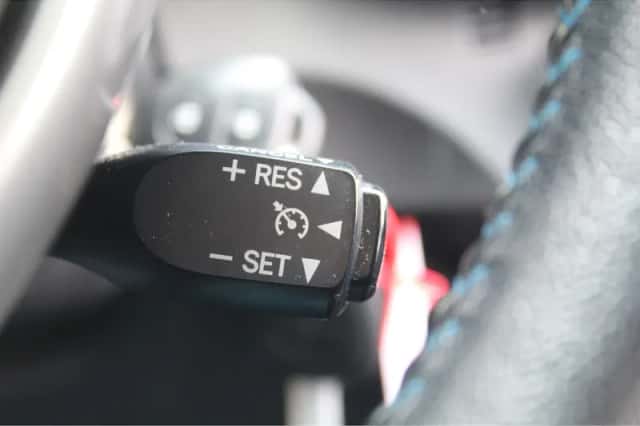 Toyota Yaris (2012) thumbnail 24