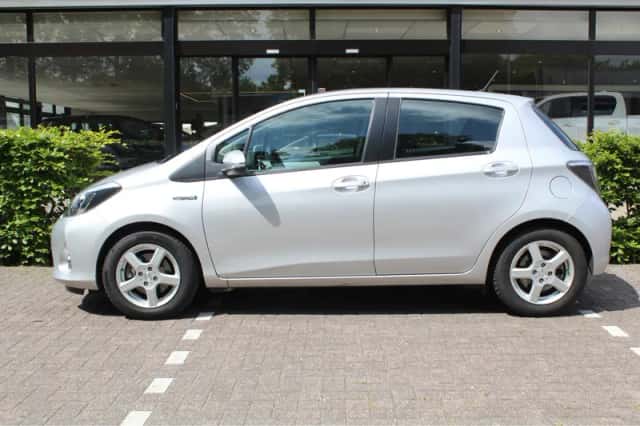 Toyota Yaris (2012) thumbnail 5