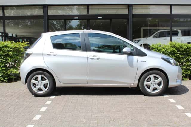 Toyota Yaris (2012) thumbnail 7