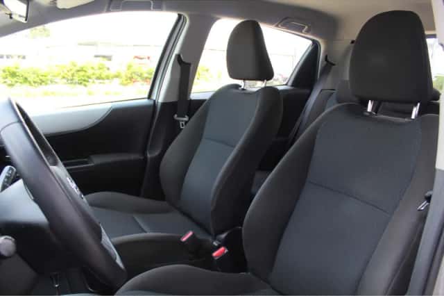 Toyota Yaris (2012) thumbnail 8