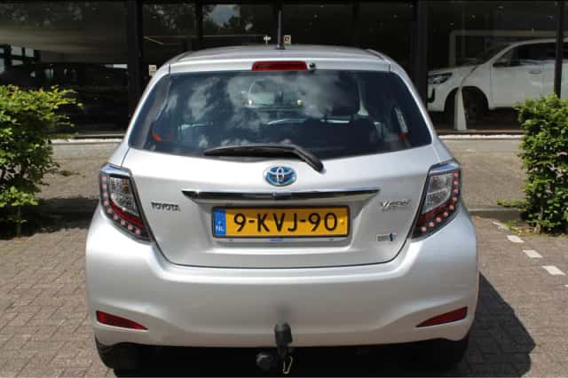 Toyota Yaris (2012) thumbnail 9