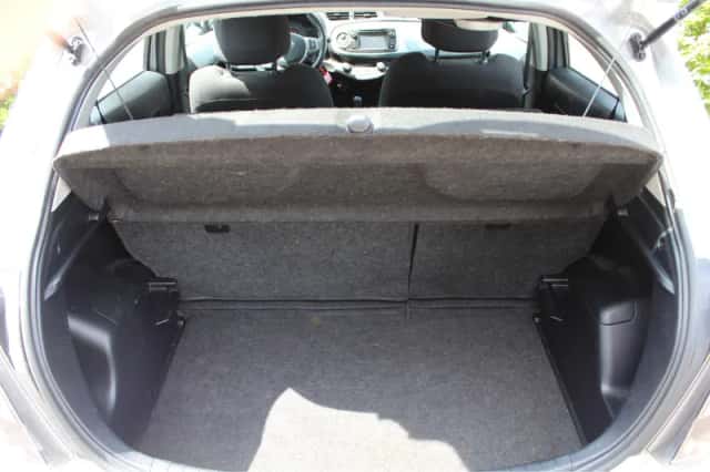 Toyota Yaris (2012) thumbnail 10