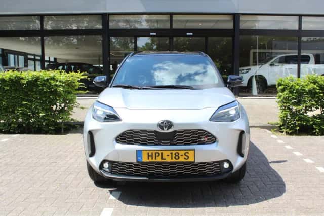 Toyota Yaris (2024) thumbnail 3