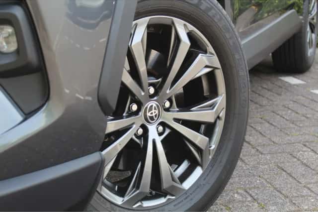 Toyota RAV4 (2022) thumbnail 5