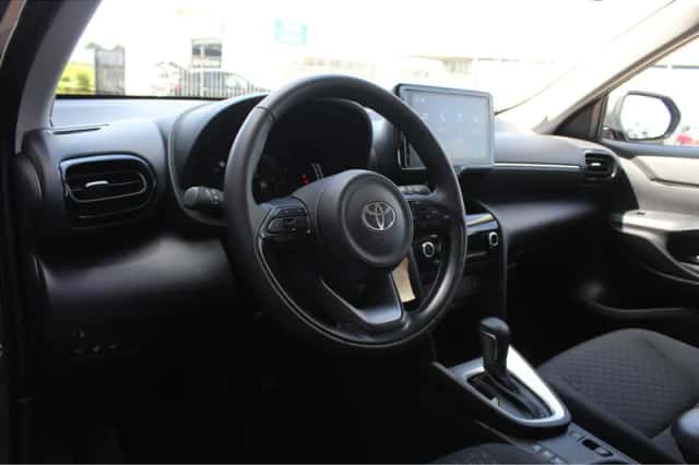 Toyota Yaris (2025) thumbnail 2