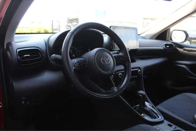 Toyota Yaris (2025) thumbnail 2