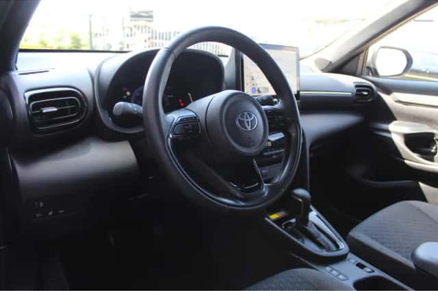 Toyota Yaris (2025) thumbnail 2