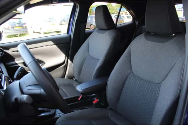 Toyota Yaris (2025) thumbnail 4