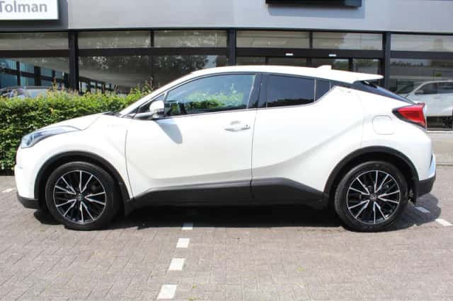 Toyota C-HR (2017) thumbnail 6
