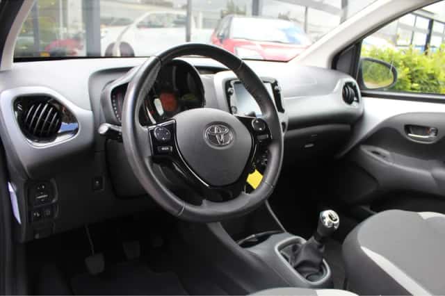 Toyota Aygo (2022) thumbnail 2