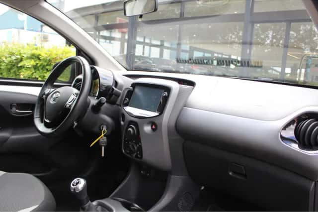 Toyota Aygo (2022) thumbnail 6