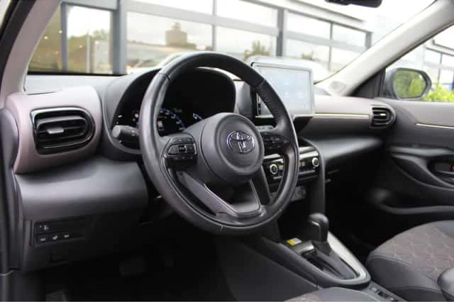 Toyota Yaris (2023) thumbnail 2