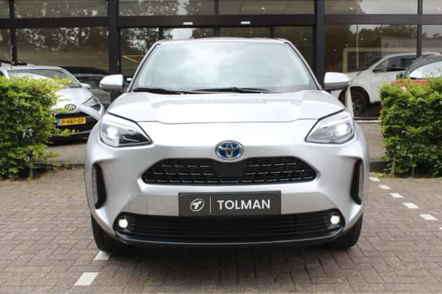 Toyota Yaris (2023) thumbnail 3