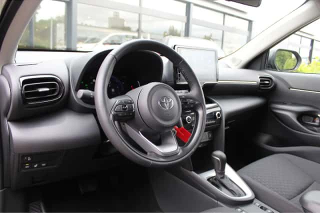 Toyota Yaris (2025) thumbnail 2
