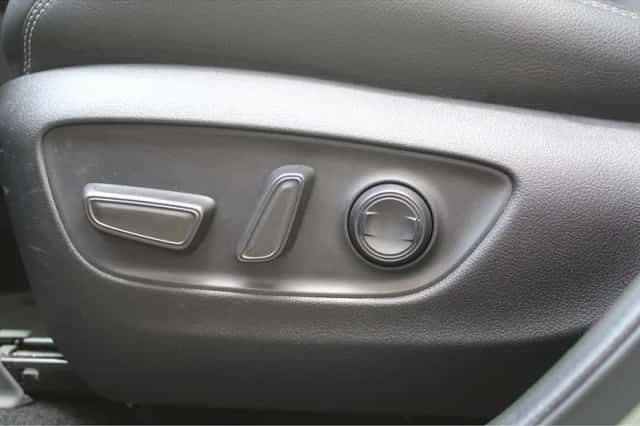 Toyota RAV4 (2022) thumbnail 3
