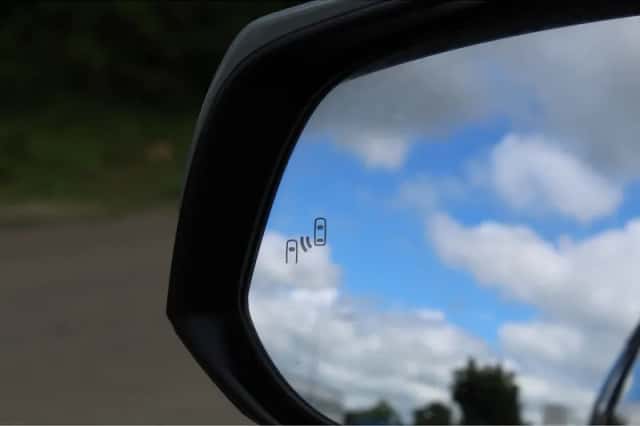 Toyota RAV4 (2022) thumbnail 5