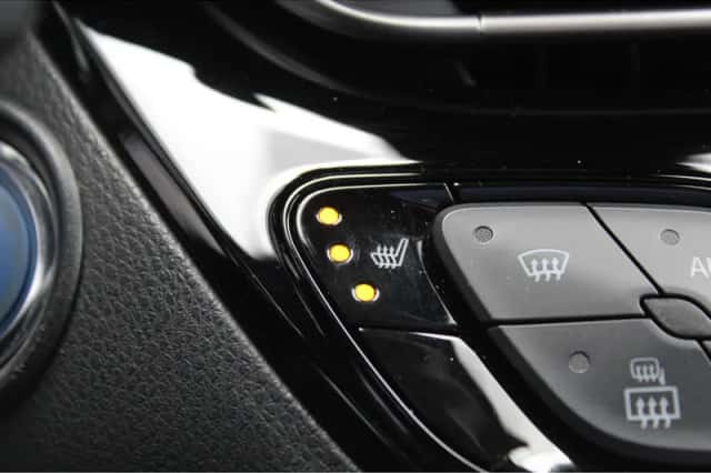 Toyota C-HR (2020) thumbnail 4