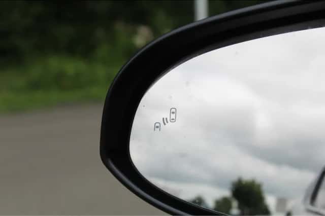 Toyota C-HR (2021) thumbnail 6