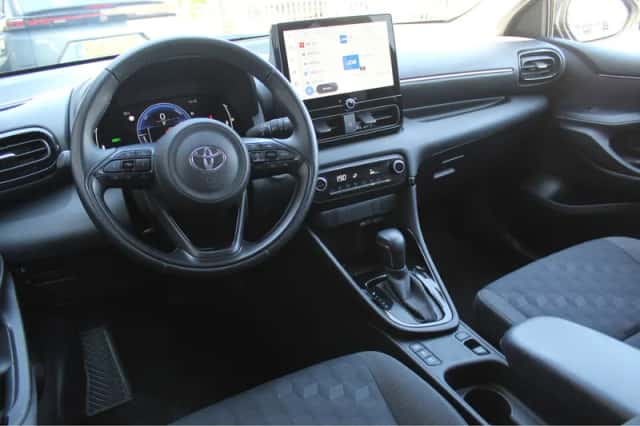 Toyota Yaris (2024) thumbnail 2