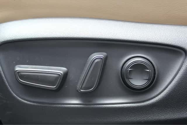 Toyota RAV4 (2021) thumbnail 3