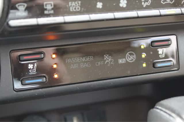 Toyota RAV4 (2021) thumbnail 4