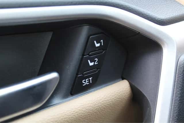 Toyota RAV4 (2021) thumbnail 5