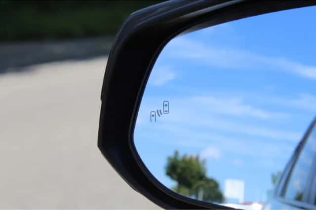 Toyota RAV4 (2021) thumbnail 6