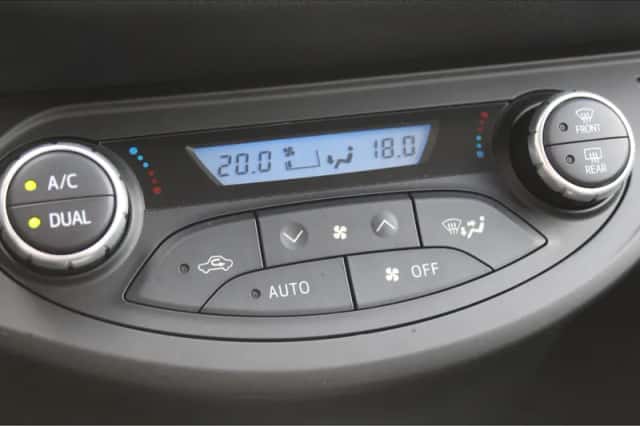 Toyota Yaris (2018) thumbnail 3