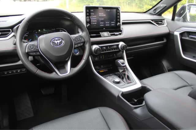 Toyota RAV4 (2022) thumbnail 2