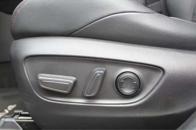 Toyota RAV4 (2022) thumbnail 3