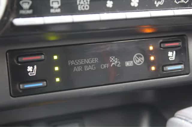 Toyota RAV4 (2022) thumbnail 4