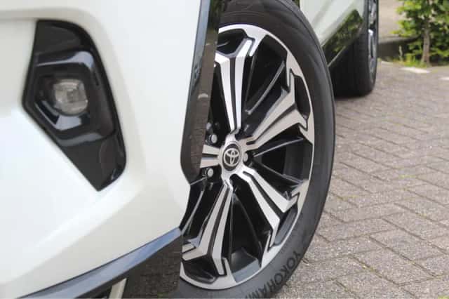 Toyota RAV4 (2022) thumbnail 6
