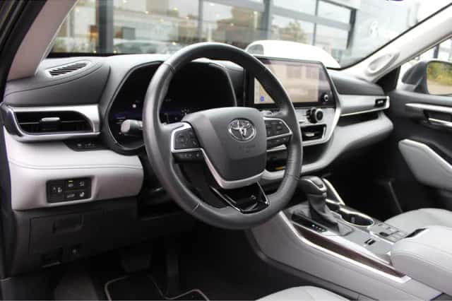 Toyota Highlander (2024) thumbnail 2